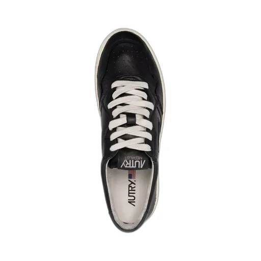 Medalist Low Top Sneakers