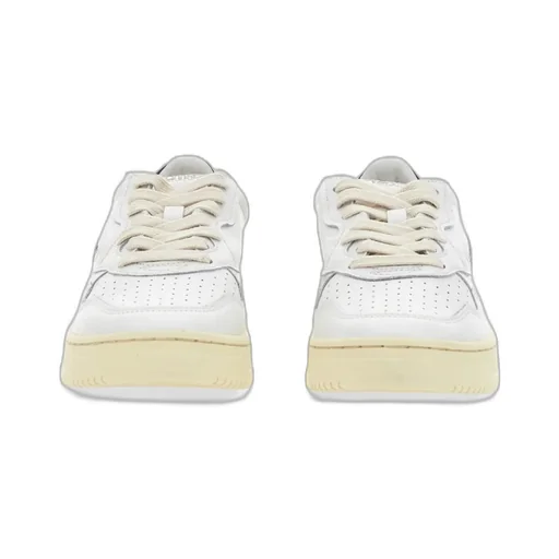Medalist Low Sneakers