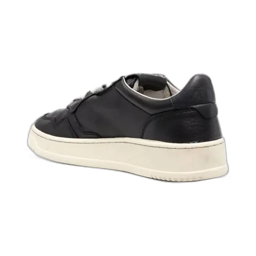 Medalist Low Top Sneakers