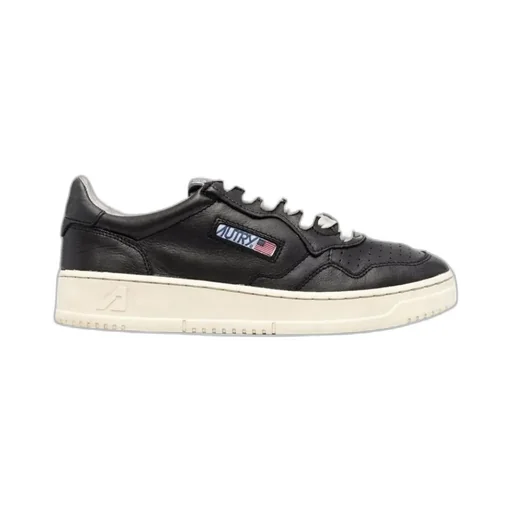 Medalist Low Top Sneakers