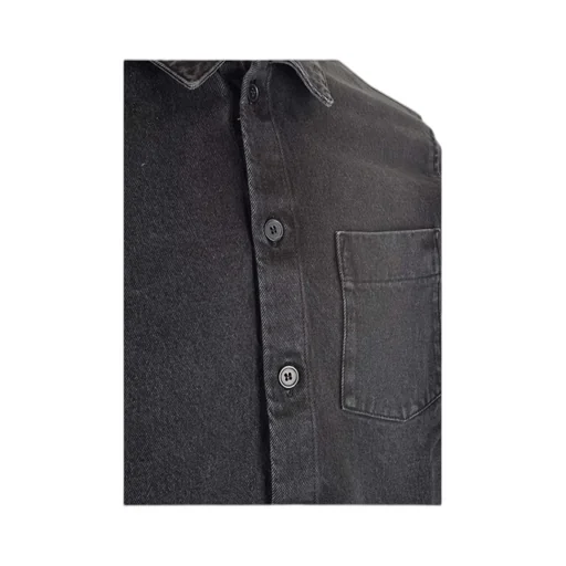Long-Sleeved Buttoned Shirt