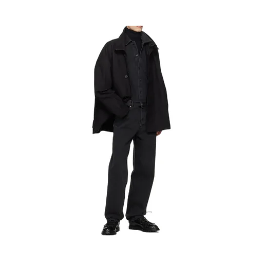 Long-Sleeved Buttoned Shirt