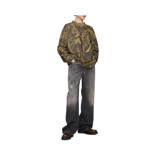 Loose-Fit Distressed Jeans