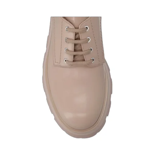 Wander Lace-Up Shoes