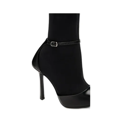 Viola Pointed Toe Boots