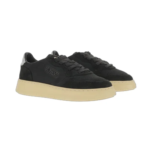 Medalist Low-Top Sneakers