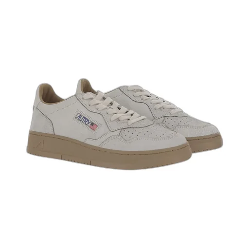 Medalist Low Top Sneakers