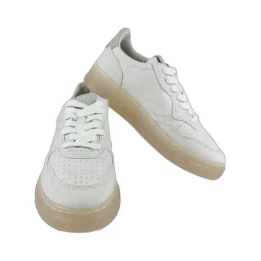 Medalist Low-Top Sneakers