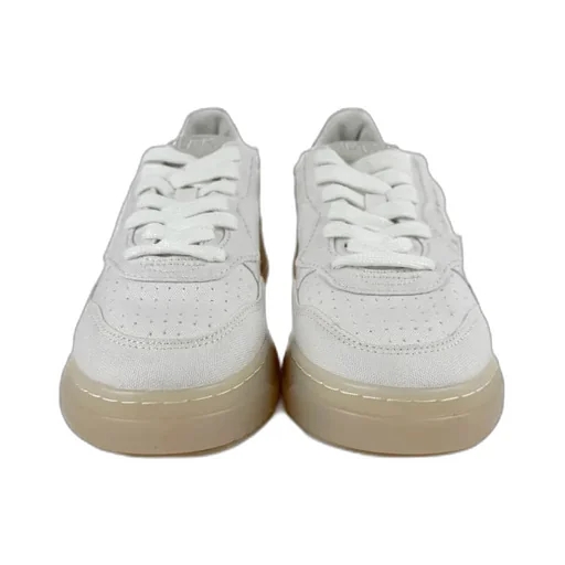 Medalist Low-Top Sneakers