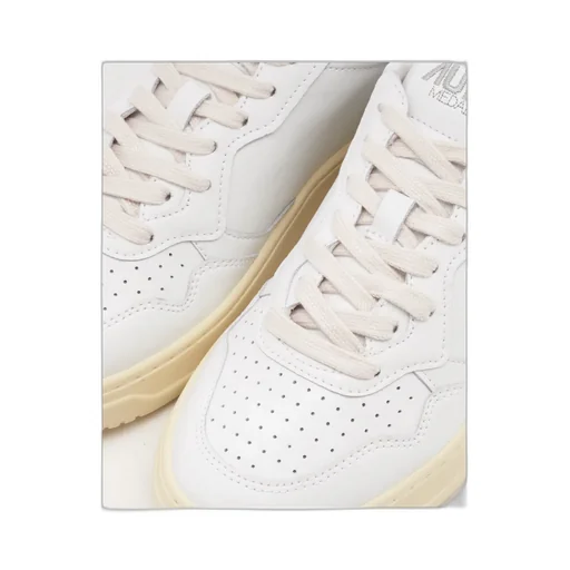 Medalist Low-Top Sneakers