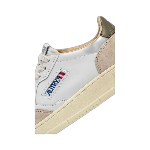 Medalist Low-Top Sneakers
