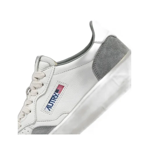 Medalist Low-Top Sneakers