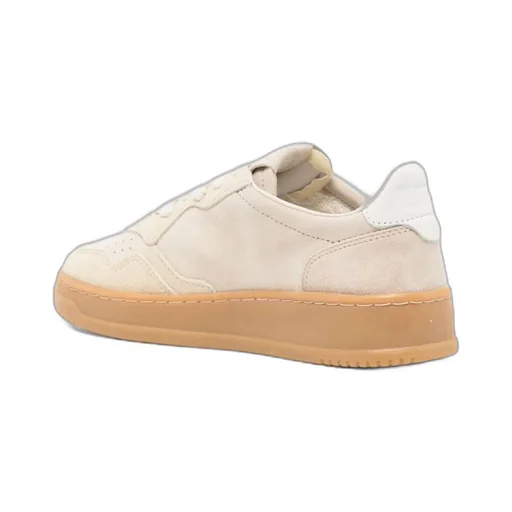 Medalist Low-Top Sneakers