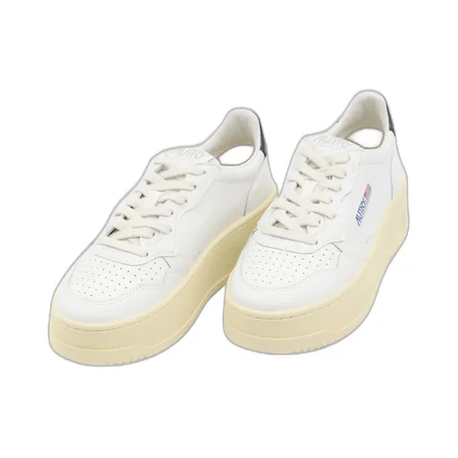 Medalist Logo Embroidered Platform Sneakers