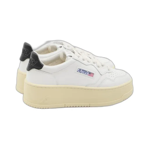 Medalist Logo Embroidered Platform Sneakers