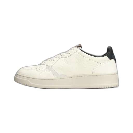Medalist Low-Top Sneakers