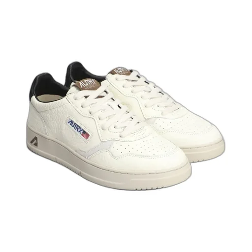 Medalist Low-Top Sneakers