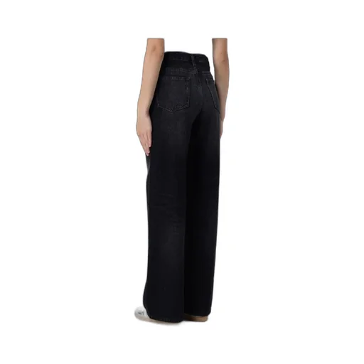 Wide-Leg Jeans