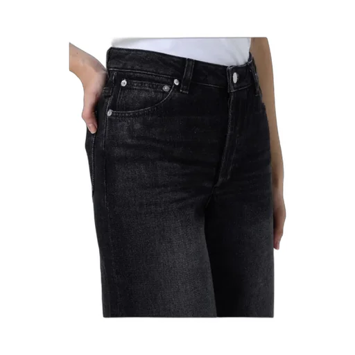 Wide-Leg Jeans