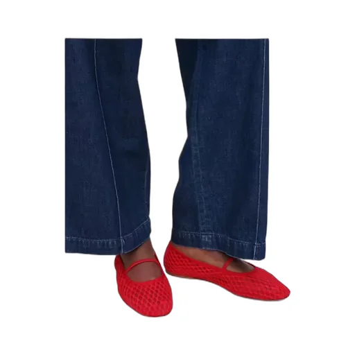 Swan Round Toe Ballerinas