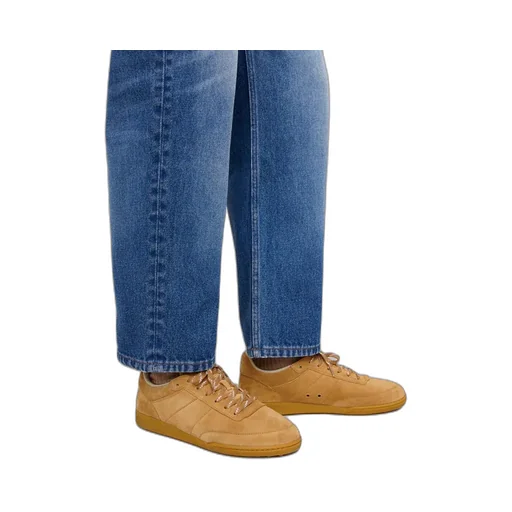 Moe Sneakers