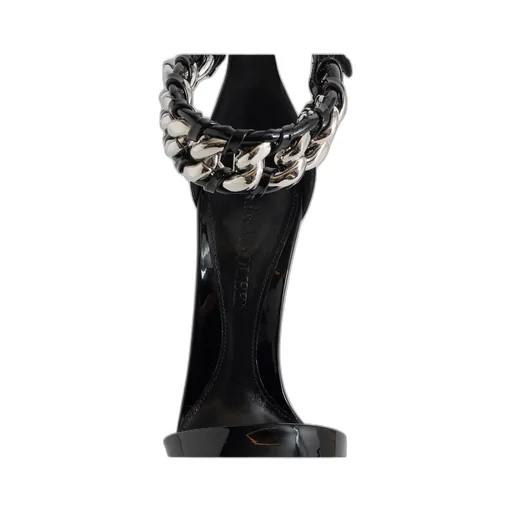 Chain Detailed Pumps