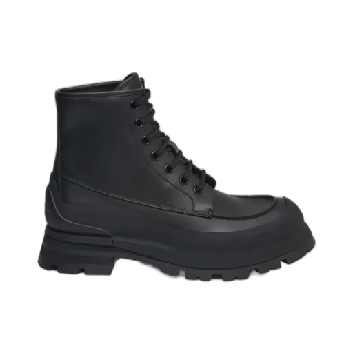 Wander Lace-Up Ankle Boots