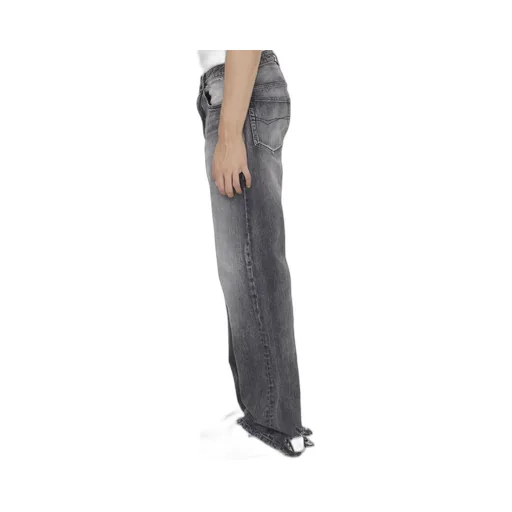 Medium Fit Jeans