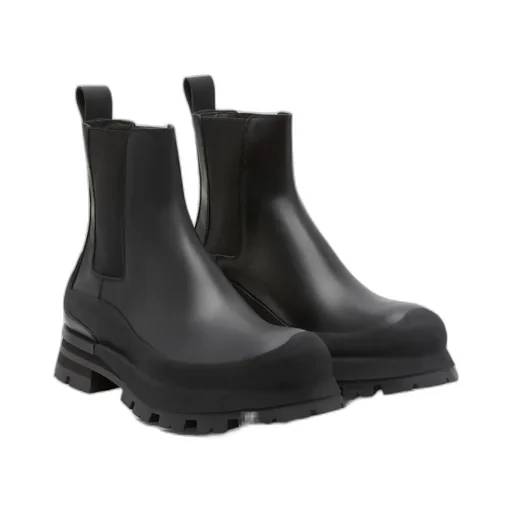 Wander Round-Toe Chelsea Boots