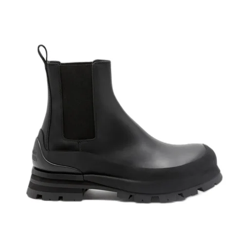 Wander Round-Toe Chelsea Boots