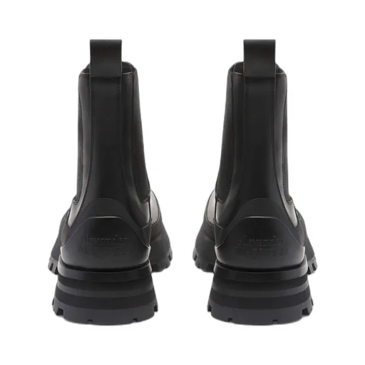 Wander Round-Toe Chelsea Boots