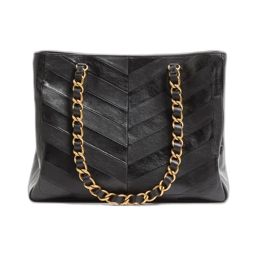 Garavani Laseine Shopping Bag In Nappa Leather With A Chevron Pattern