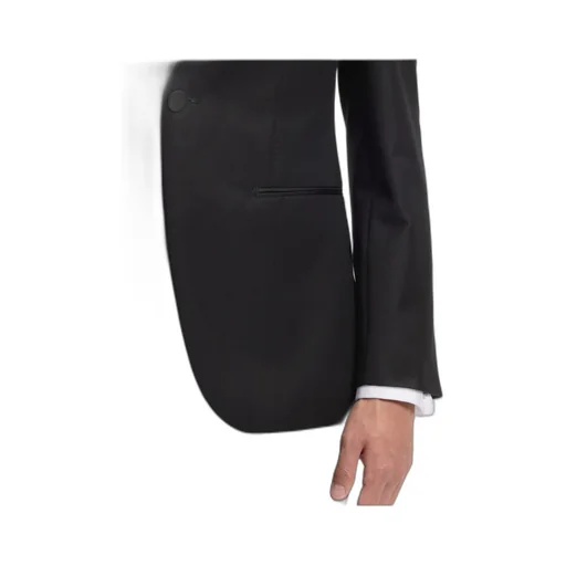 Long-Sleeved Suit