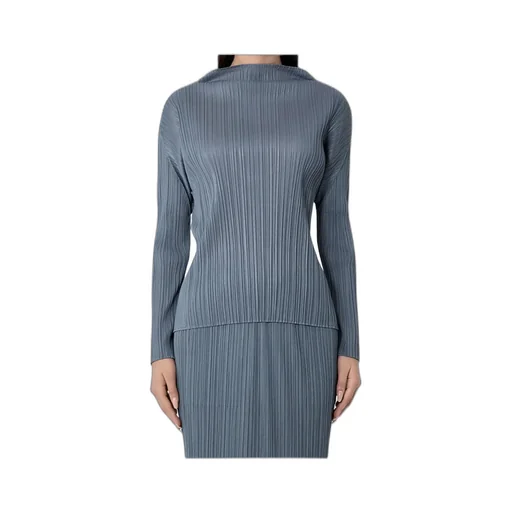 Long-Sleeved T-Shirt