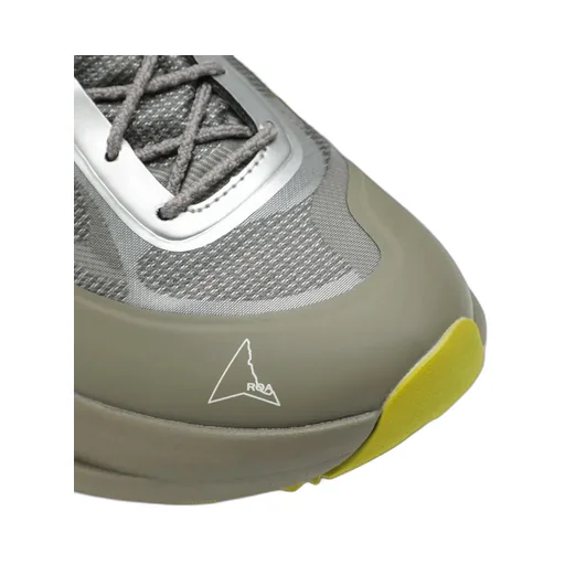 Sella Sneakers