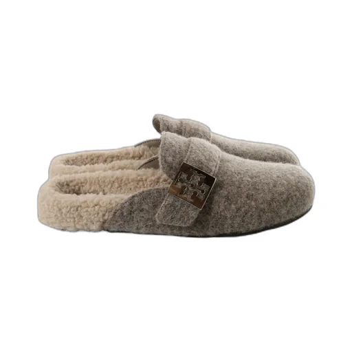 Round-Toed Slippers