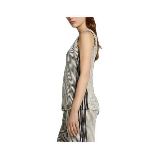 Sleeveless Round Collar Vest