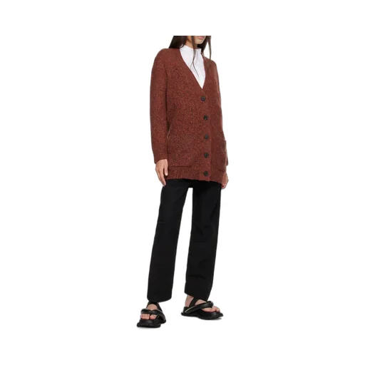 Buttoned Long-Sleeved Shirt