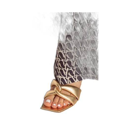 Amour 3D Interlink Chain Mules