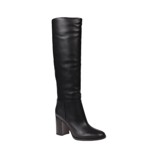 Pointed Boots