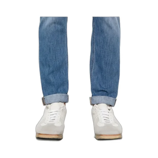 Belt-Loop Jeans