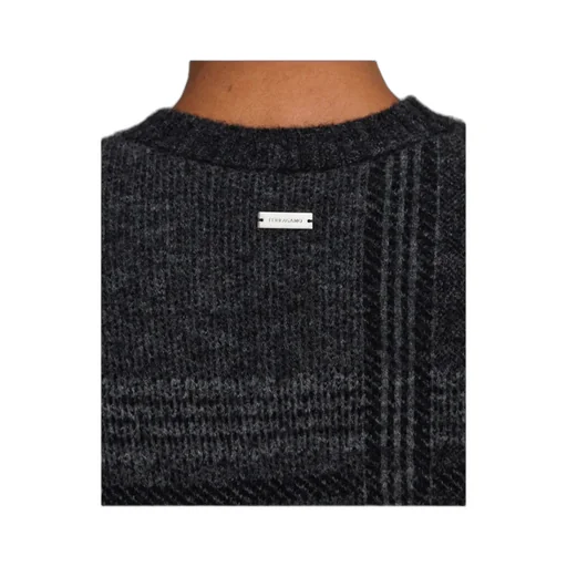 V-Neck Jumper