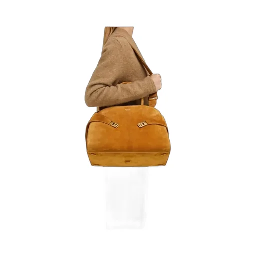 Hug Medium Handbag