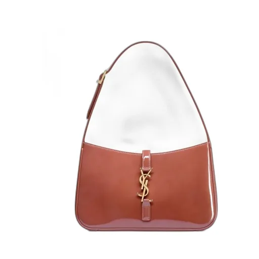 Le 5 à Logo Plaque Shoulder Bag