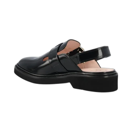 Buckle Embellished Round Toe Sandals