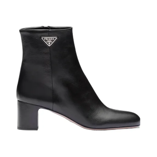 Logo Plaque Rounded Toe Boots