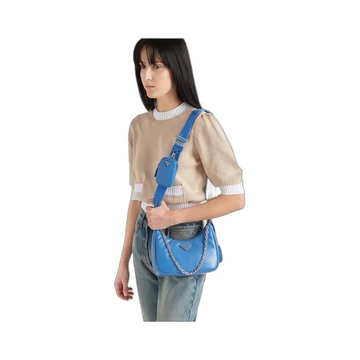 Logo Plaque Chain-Linked Shoulder Bag