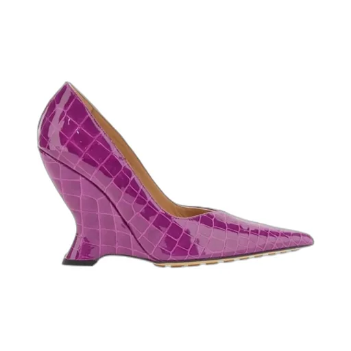 Embossed Punta Pumps