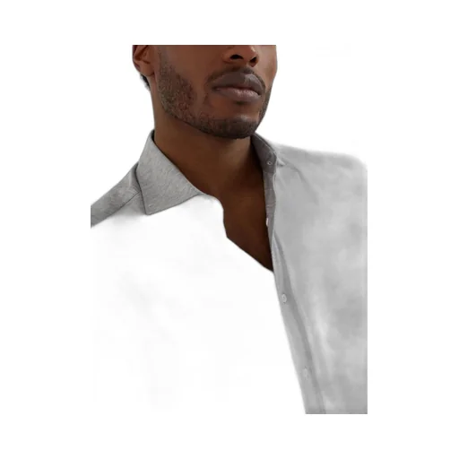 Long-Sleeved Buttoned Shirt