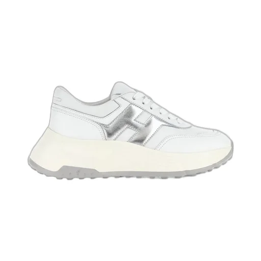 Logo Patch Round Toe Sneakers